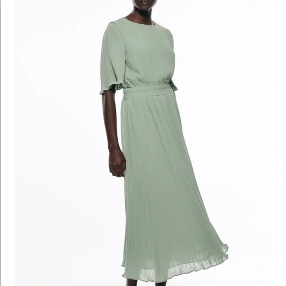 Zara pleated midi dress. Sea green XS Zara pleated midi dress. Sea green XS